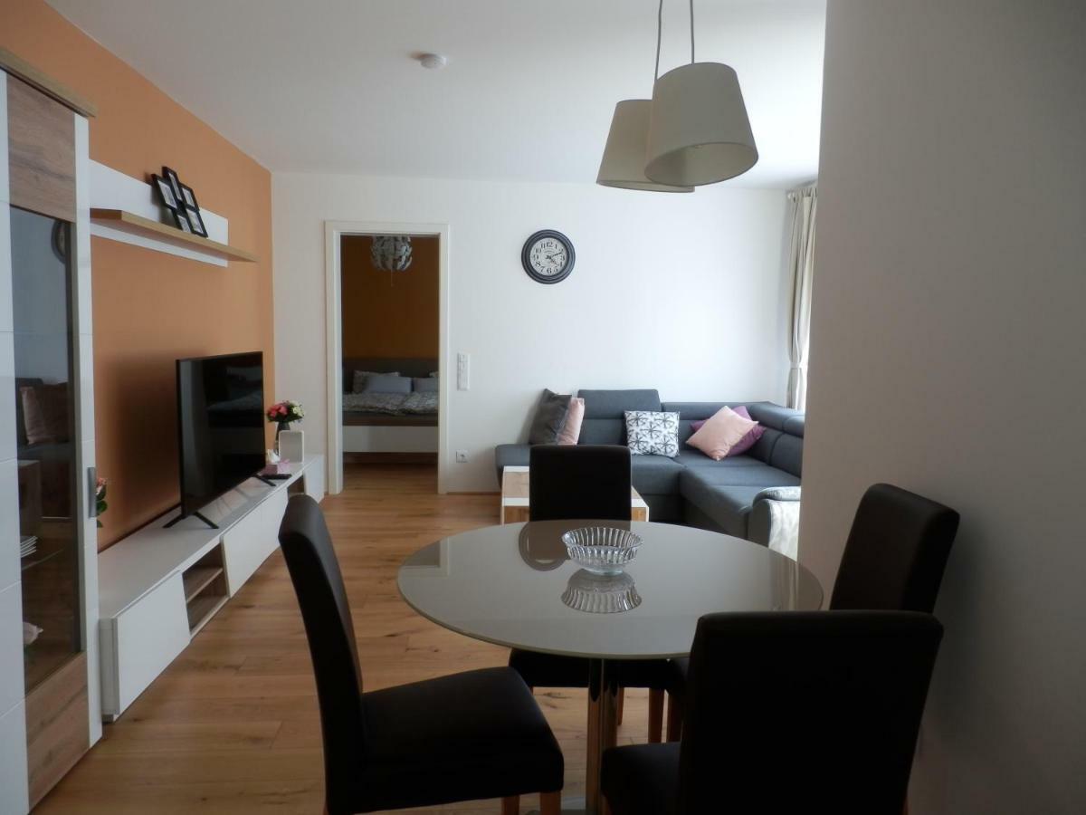 Spacious, Modern 1-Bdrm Apt Near Vic & Austria Ctr Διαμέρισμα Βιέννη Εξωτερικό φωτογραφία
