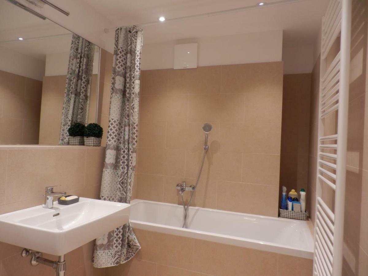 Spacious, Modern 1-Bdrm Apt Near Vic & Austria Ctr Διαμέρισμα Βιέννη Εξωτερικό φωτογραφία