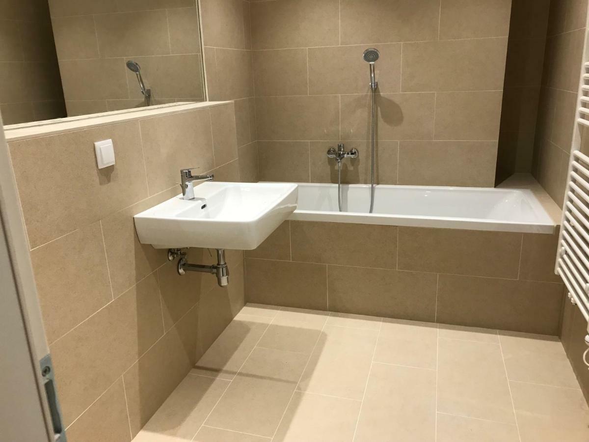 Spacious, Modern 1-Bdrm Apt Near Vic & Austria Ctr Διαμέρισμα Βιέννη Εξωτερικό φωτογραφία