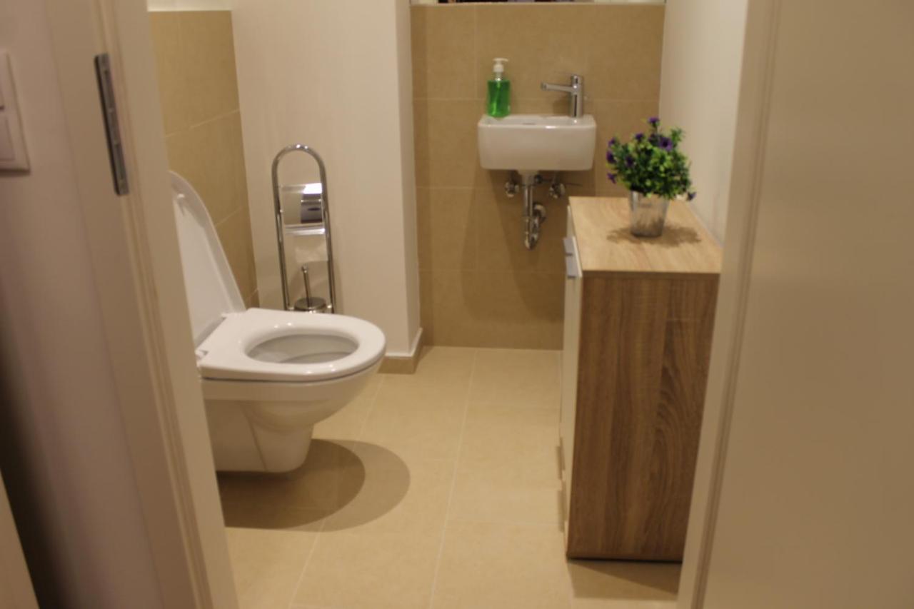 Spacious, Modern 1-Bdrm Apt Near Vic & Austria Ctr Διαμέρισμα Βιέννη Εξωτερικό φωτογραφία